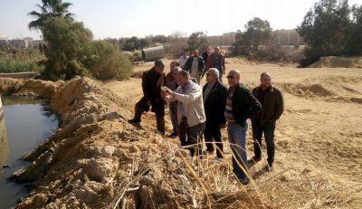 عزب يتابع إصلاح خط طرد الحرفيين 800 مللى بالسويس والتطهير بالقنطره شرق
