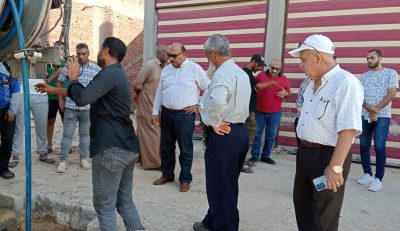 اللواء/عبدالحميد عصمت رئيس مجلس الإدارة والعضو المنتدب لشركة مياه الشرب والصرف الصحى بمحافظات القناة يتابع شكوى اهالى منطقة ابوشحاتة